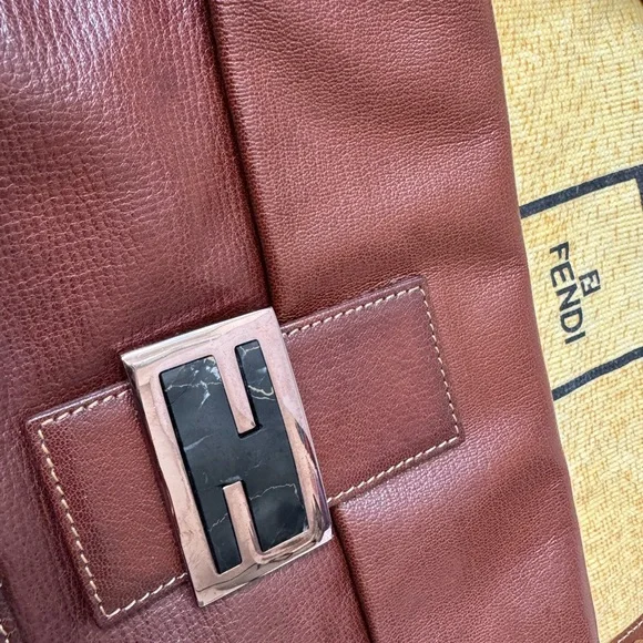 RARE FENDI Chestnut Leather Baguette with Black Marbled FF Rose Gold Buckle - Picture 3 of 7